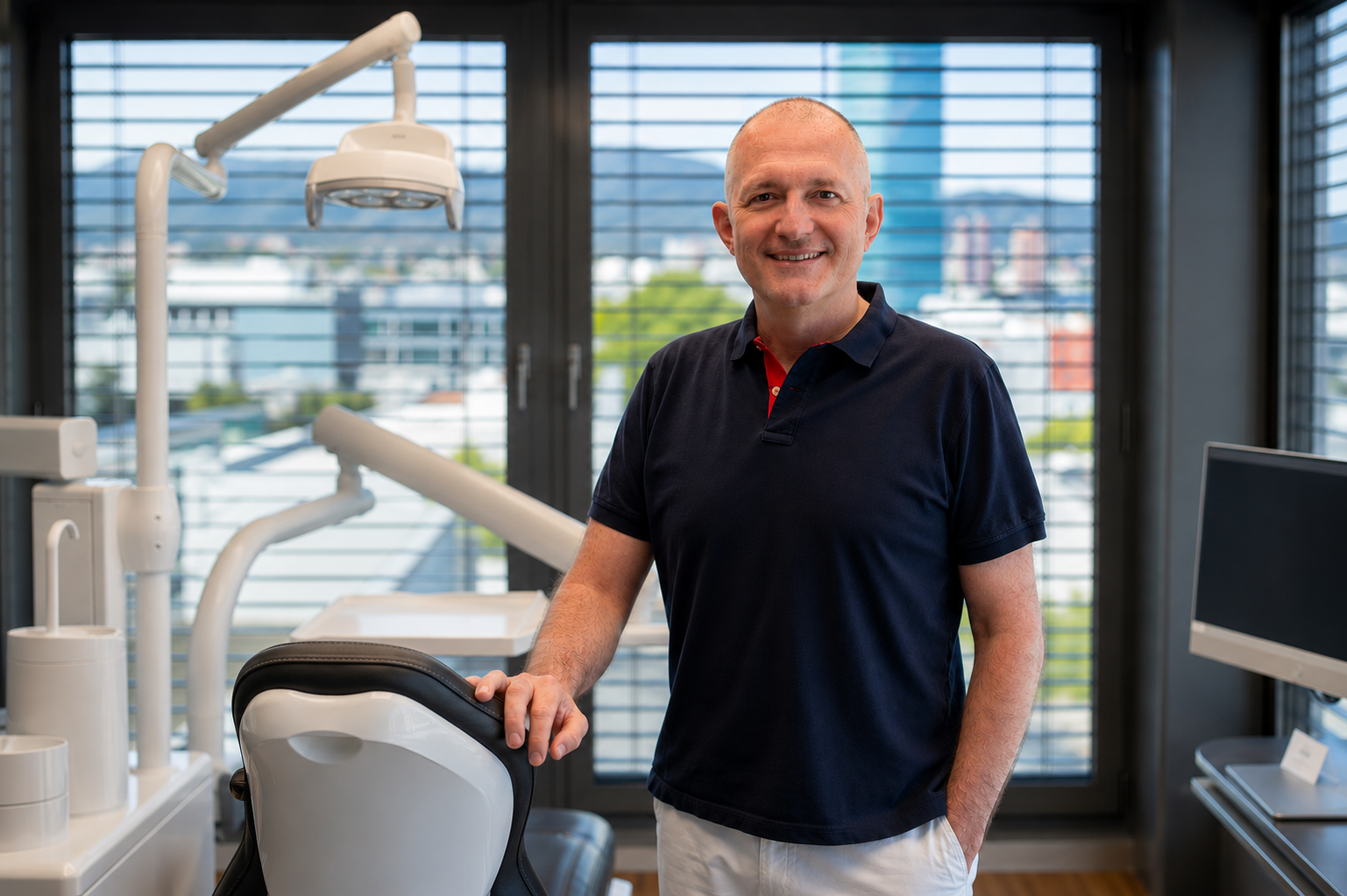 Dr. Michael Adler in der Zahnarztpraxis am Swiss Dental Center in Zürich